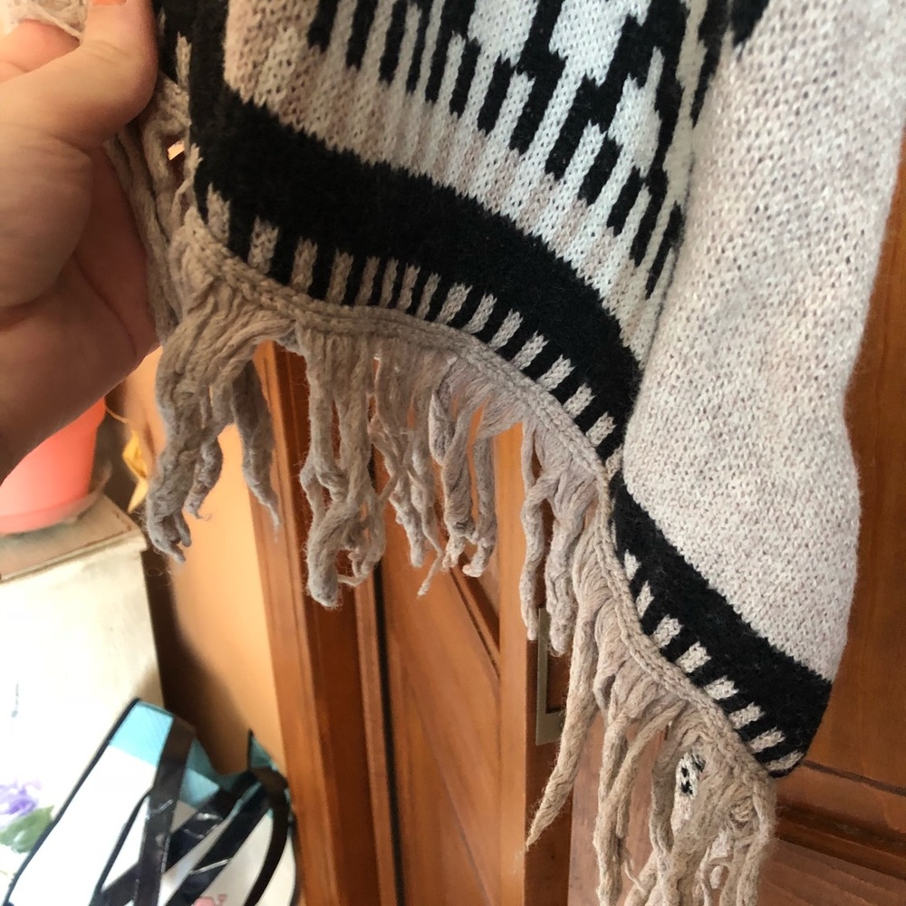 Patterned AE Cardigan - Picture 3 of 3